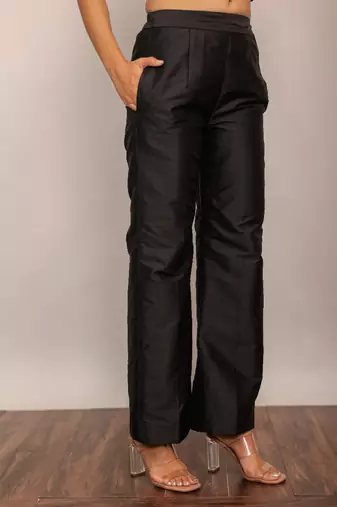 Black solid pant with belt in back