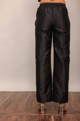 Black solid pant with belt in back 4
