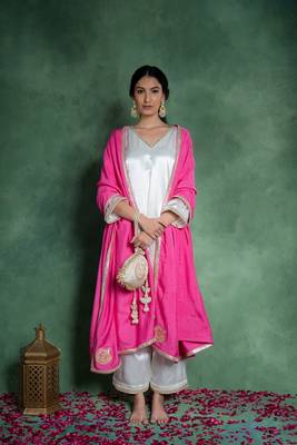 Mahnoor kurta set with embroidered dupatta (set of 3) 1