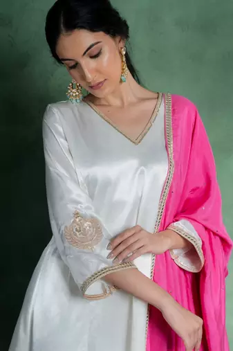 Mahnoor kurta set with embroidered dupatta (set of 3)