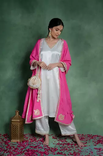 Mahnoor kurta set with embroidered dupatta (set of 3)