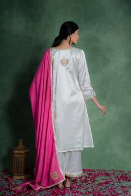 Mahnoor kurta set with embroidered dupatta (set of 3) 5