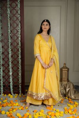 Inaayat anarkali set with embroidered dupatta and sharara (set of 3) 1