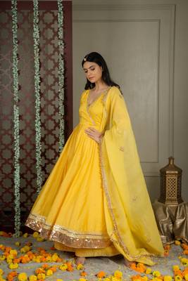 Inaayat anarkali set with embroidered dupatta and sharara (set of 3) 3