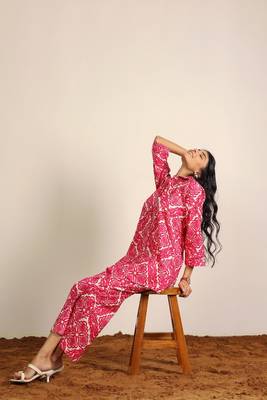 Red and white geometric two piece set co-ord set 3