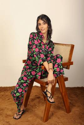 Black and multi floral print two piece set co-ord set 3