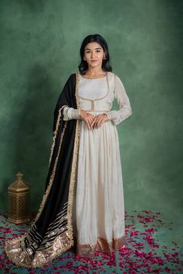 Sitaraa anarkali dress with embroidered jacket and black dupatta (set of 3) 3
