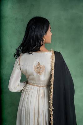 Sitaraa anarkali dress with embroidered jacket and black dupatta (set of 3) 4