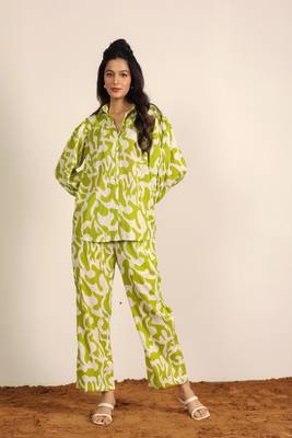 Green and white geometric co-ord set 4