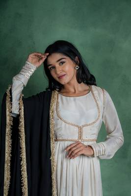 Sitaraa anarkali dress with embroidered jacket and black dupatta (set of 3) 5