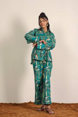 Green and multicolor cotton coastal print back tie shirt with pant co-ord set 3