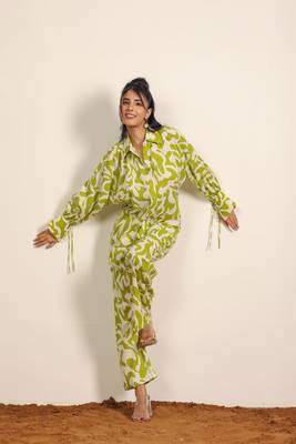 Green and white geometric coastal print collared cotton co-ord set 5