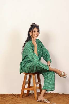 Green and white geometric with kurta style co-ord set 4