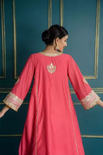 Gulabo embroidered kurta set (set of 2)