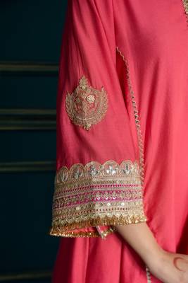Gulabo embroidered kurta set (set of 2) 5