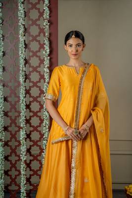 Hoor sharara set with embroidered dupatta (set of 3) 2