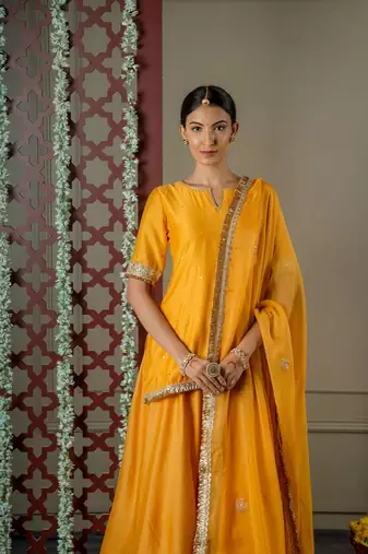 Hoor sharara set with embroidered dupatta (set of 3)