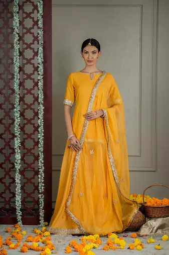 Hoor sharara set with embroidered dupatta (set of 3)