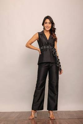 Black solid co-ord set with waist tie up belt 4