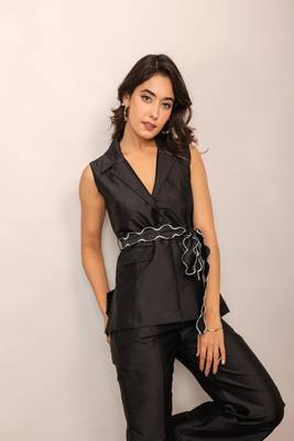 Black solid top with waist tie up belt 6
