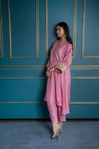 Gul embroidered kurta set (set of 2)