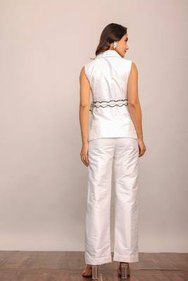 White solid co-ord set with waist tie up belt 3
