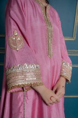 Gul embroidered kurta set (set of 2) 4