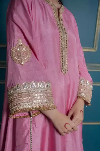 Gul embroidered kurta set (set of 2)