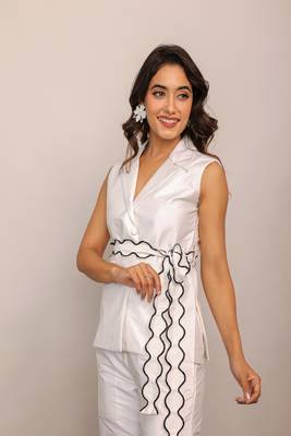 White solid top with waist tie up belt 3
