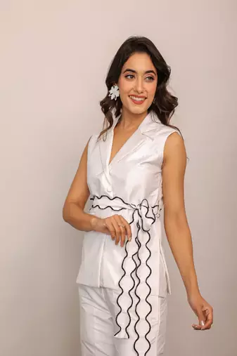 White solid top with waist tie up belt
