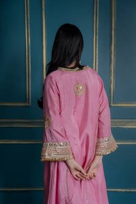 Gul embroidered kurta set (set of 2) 5