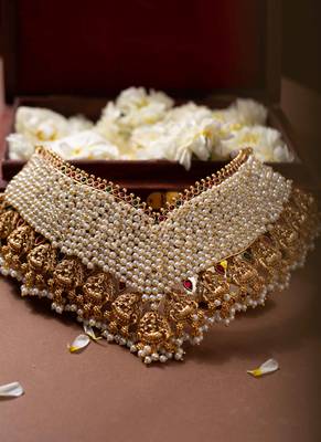 Pearl and temple design necklace set 2