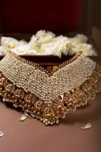 Pearl and temple design necklace set