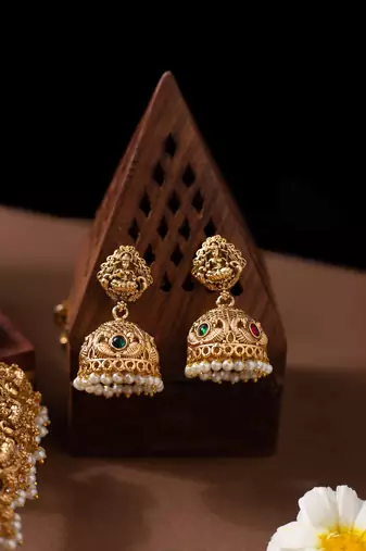 Pearl and temple design necklace set