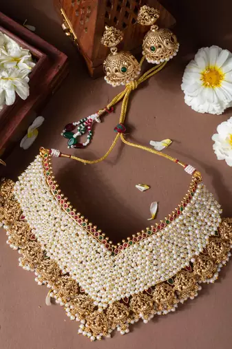 Pearl and temple design necklace set