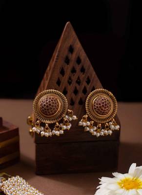 Pearl and gold-tone necklace set 3