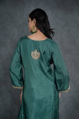Heena suit set with embroidered dupatta (set of 3) 4