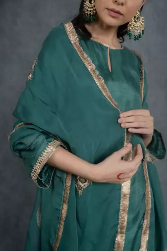 Heena suit set with embroidered dupatta (set of 3)