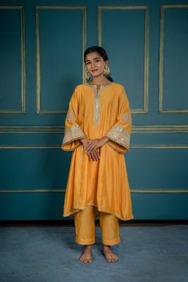 Hoor embroidered kurta set (set of 2) 1