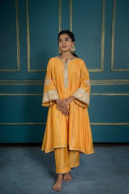 Hoor embroidered kurta set (set of 2) 4