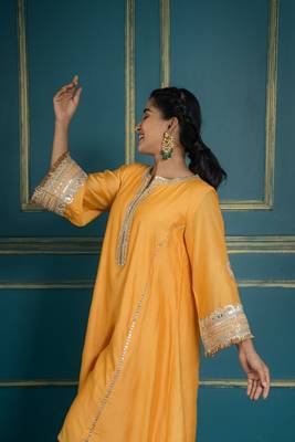 Hoor embroidered kurta set (set of 2) 5