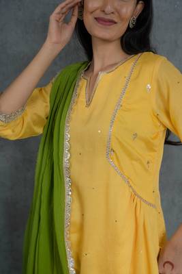 Inaayat embroidered suit set with dupatta (set of 3) 3