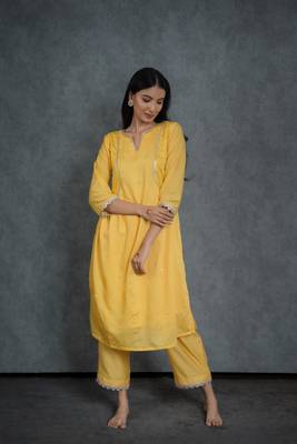 Inaayat embroidered suit set with dupatta (set of 3) 5
