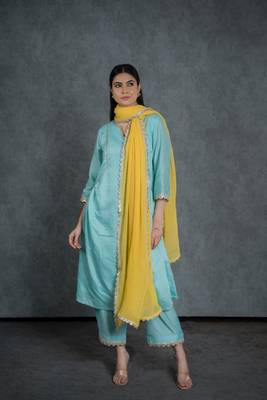 Alina embroidered suit set with dupatta (set of 3) 3
