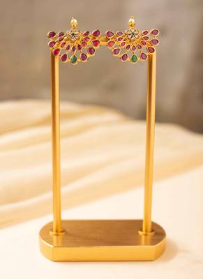 Elegance floral gold plated stud pattern kemp earrings. 2