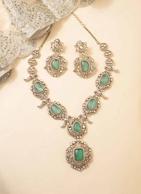American diamond necklace set with emerald accents 1