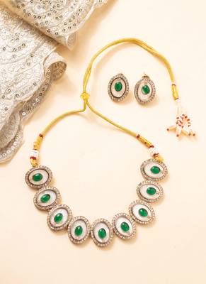 Emerald victorian choker set 1