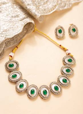 Emerald victorian choker set 2