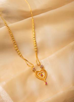 Golden heart pendant necklace 1