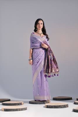Lavender cow design thread woven pallu with butti weaves 2